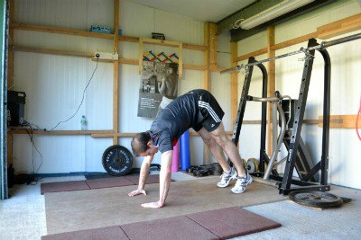 V shoulder presses workout